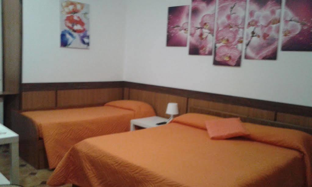 Albergo Ollolai Civitavecchia Buitenkant foto