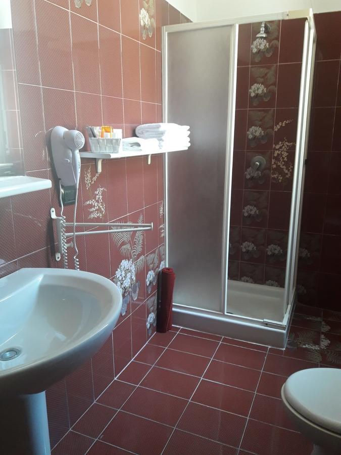 Albergo Ollolai Civitavecchia Buitenkant foto