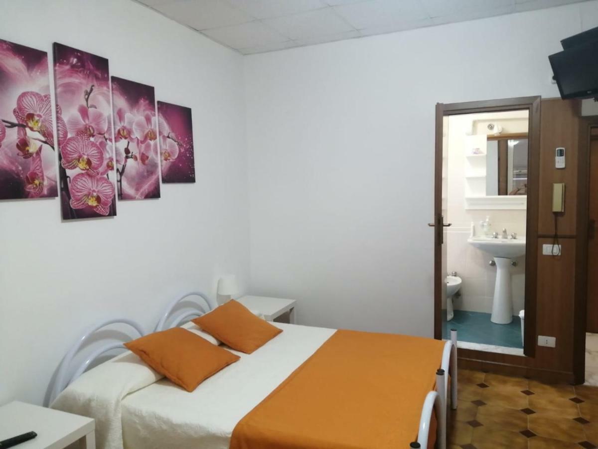Albergo Ollolai Civitavecchia Buitenkant foto