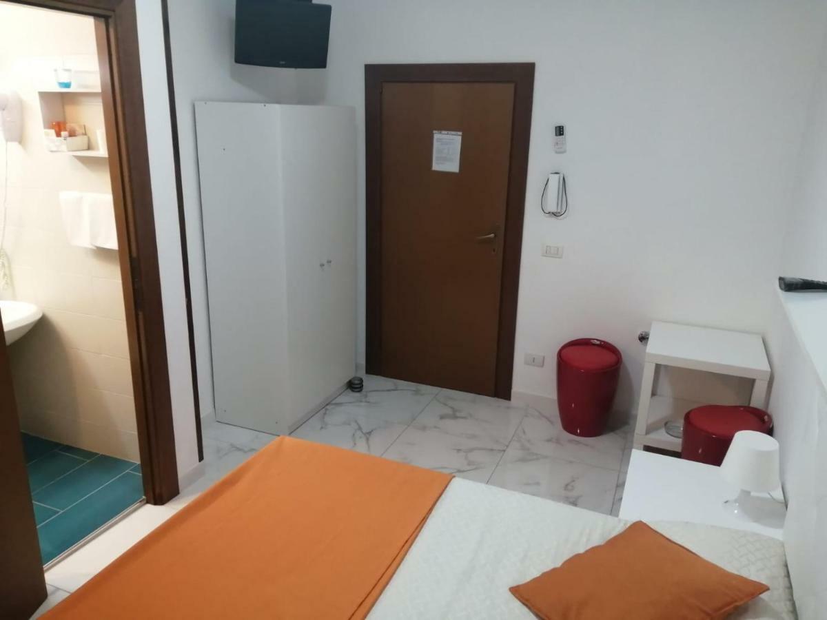 Albergo Ollolai Civitavecchia Buitenkant foto